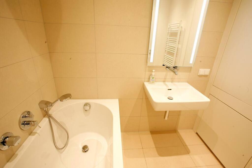 Top Central Apartment On Karlsplatz Wien Ngoại thất bức ảnh