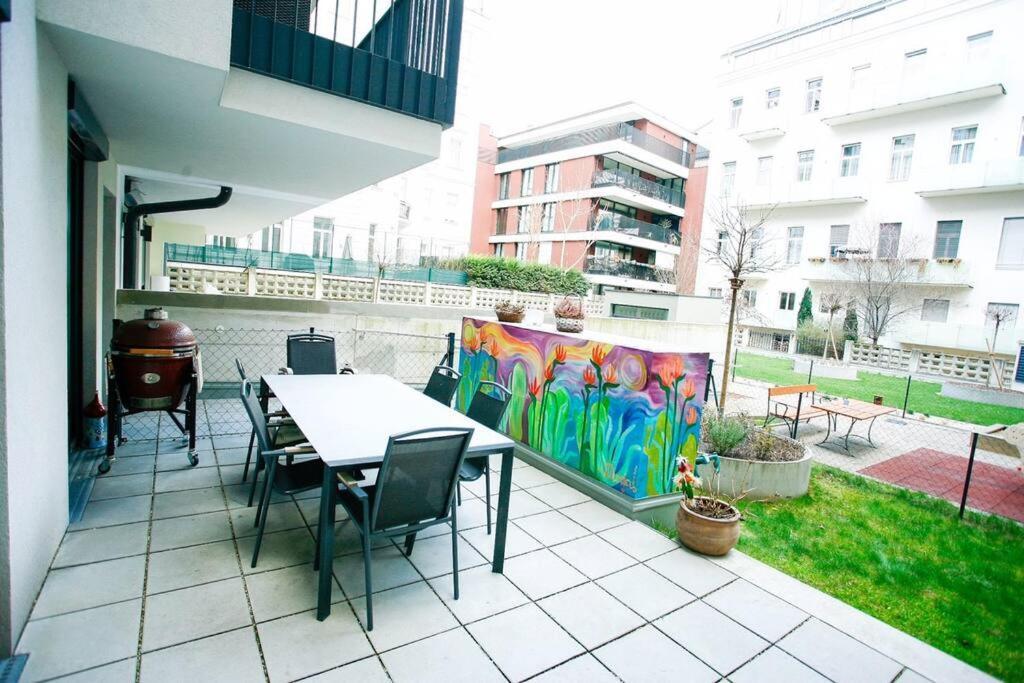 Top Central Apartment On Karlsplatz Wien Ngoại thất bức ảnh